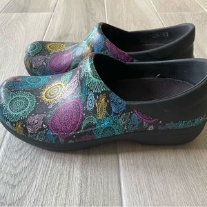 Crocs Women’s Neria Pro II Clog—Multicolor Design